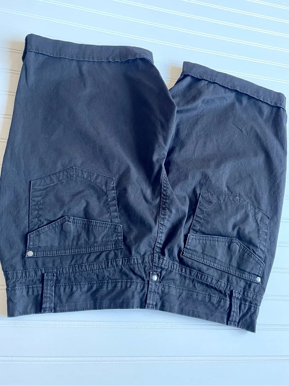 Gloria Vanderbilt black bermuda